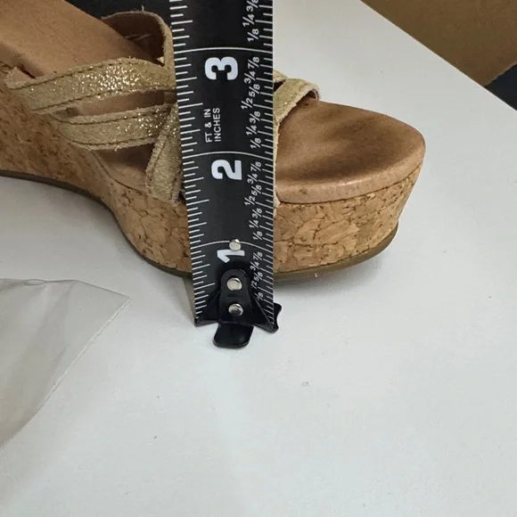 UGG Australia Gold Metallic Braided Wedge Sandals Women’s Size 6.5 - Picture 12 of 12